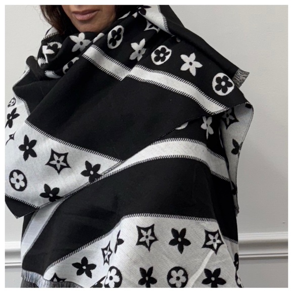 POSH LIVE LISTING - Picture 2 of 3